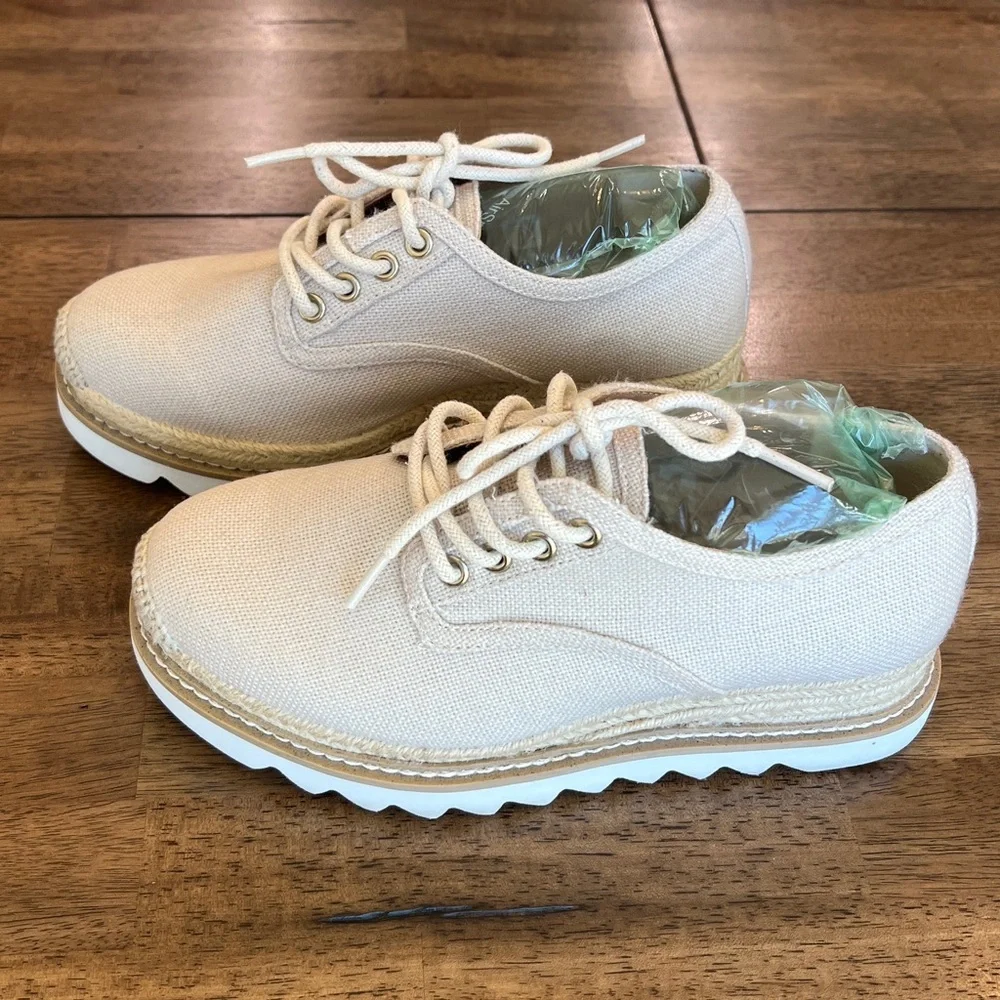 Torrid Wide Width Canvas Platform Oxford Lace-Up Shoes Natural Canvas 6.5WW